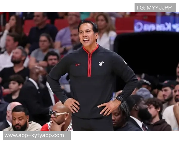 NBA高管与球探齐聚考察Woj母校球队球员展现人脉魅力