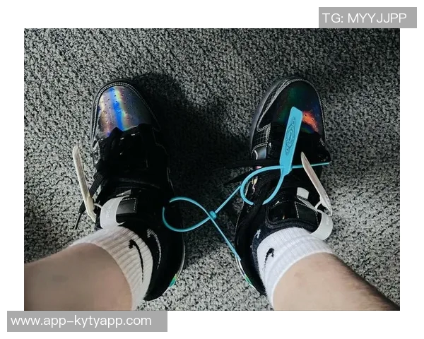 Nike发布Kobe8EXT马年特别版黑色鞋面搭配马毛材质彰显独特风格