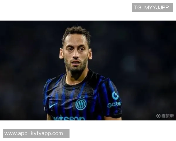 恰尔汗奥卢精彩远射破门荣膺国米12月最佳进球称号