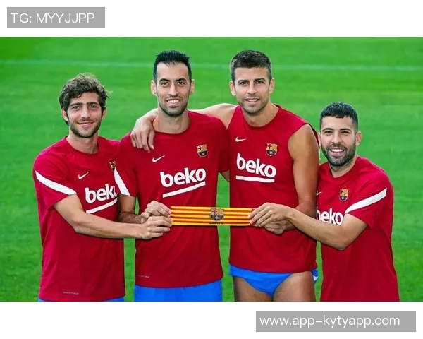 罗贝托与阿尔巴合影留念感慨岁月流逝祝福未来一切顺利